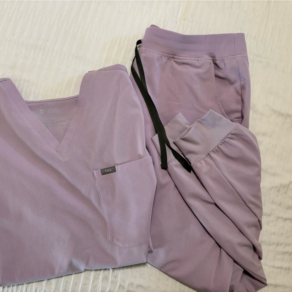 Figs Soft Purple Scrub Set